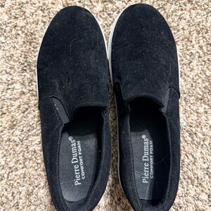 Pierre Dumas Women's Black Slip-On Flats